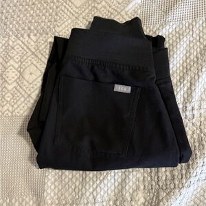 Figs Men's Cargo Pants in Black